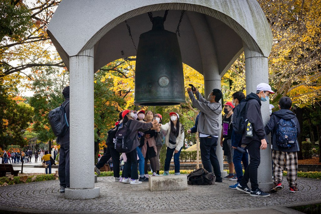 Ungdom ringer inn freden i Hiroshima
